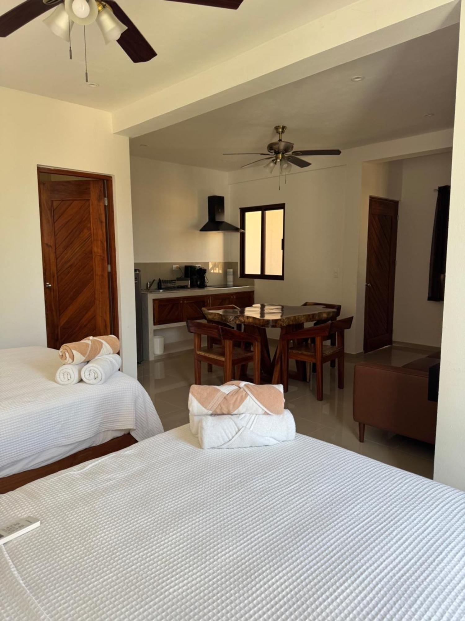 Mexhe Hotel El Cuyo Zewnętrze zdjęcie