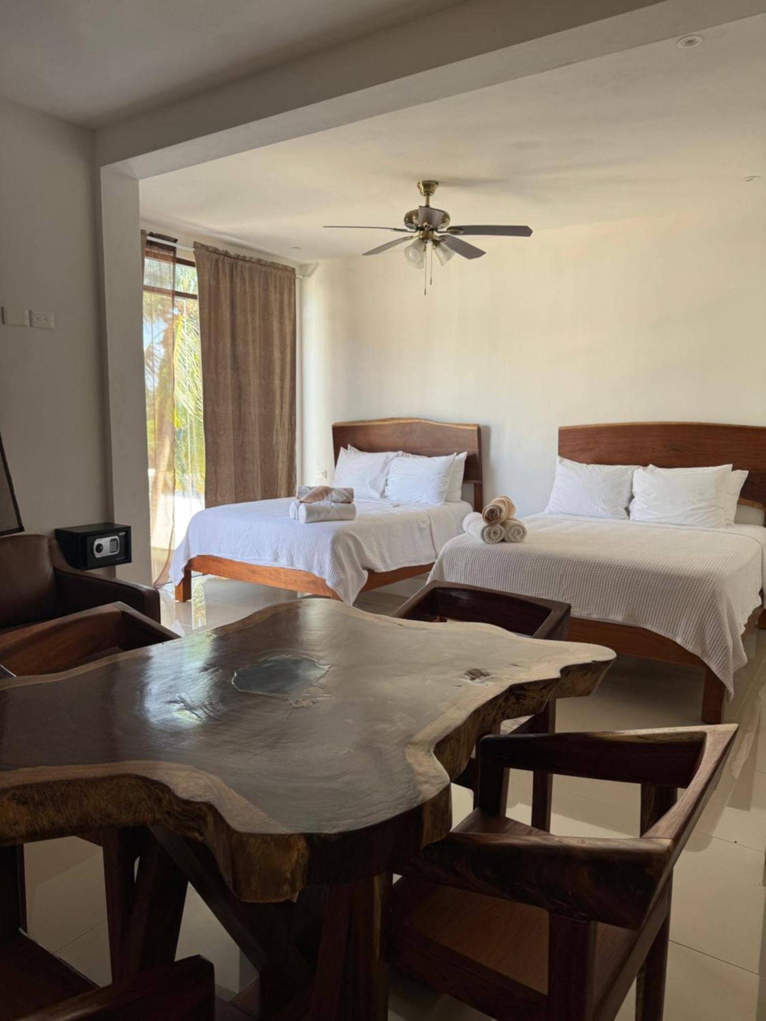 Mexhe Hotel El Cuyo Zewnętrze zdjęcie