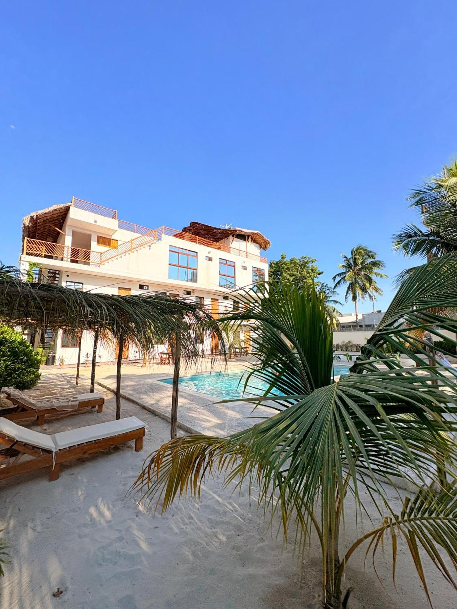 Mexhe Hotel El Cuyo Zewnętrze zdjęcie
